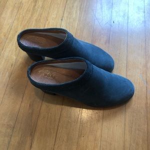Cute Hopp Studios mules! Size 7.5